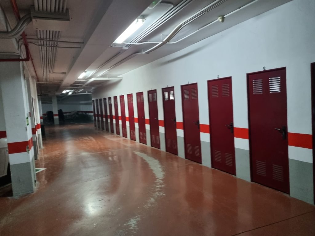 Plazas de garaje y trasteros en Gilet